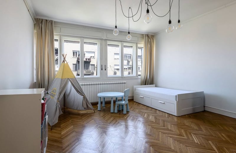 Rental of a bright 3-room apartment, 99 m², city center, Belgrade, Serbia